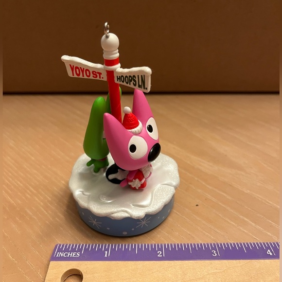 Hallmark Keepsake Ornament. Hoops & YoYo. Cell-ebrating Christmas. QXG6304. - Picture 10 of 11